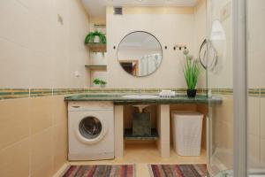 Spacious Apartment with Parking and Balcony by Heyrent