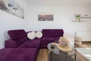 Spacious Apartment with Parking and Balcony by Heyrent