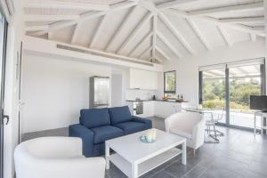 Minimal Sea View Maisonette