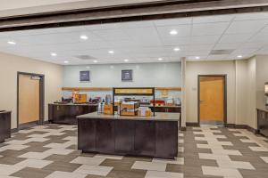 Hampton Inn- Suffolk