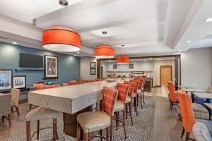 Hampton Inn- Suffolk