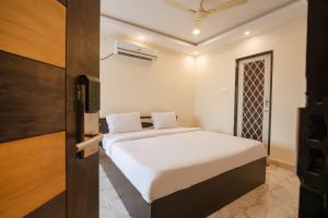 FabHotel Royal Crest