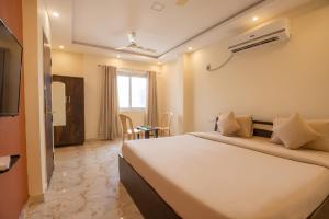 FabHotel Royal Crest