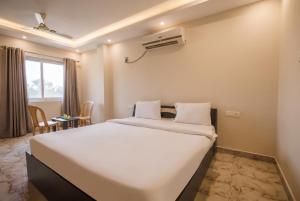 FabHotel Royal Crest