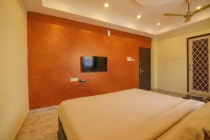 FabHotel Royal Crest