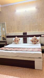 HOTEL P R Palace