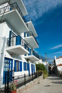 Syraina Apartments Skiathos Greece