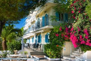 One-Bedroom Apartment with Balcony and Sea View with Double Bed room in Irini Apartment