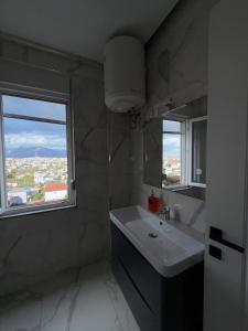 Modern Luxury Apartment with Stunning City View