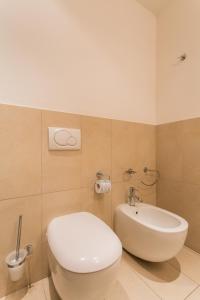 Apartment with 2 Private Bathrooms (5 Adults)