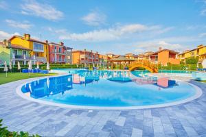 Alma Apartment - Terrazza vista piscina e relax a Sirmione