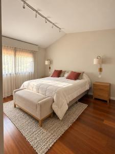 House with pool, 20 minutes from Estadio Centenario