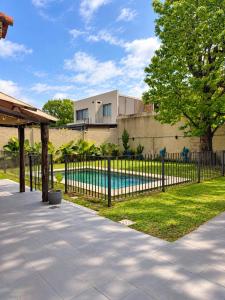 House with pool, 20 minutes from Estadio Centenario