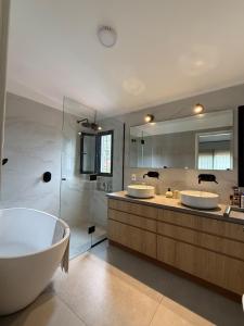 House with pool, 20 minutes from Estadio Centenario