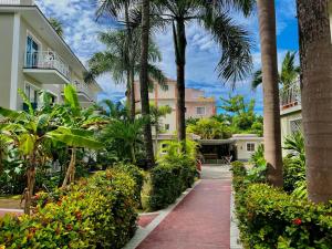 Coral Bay Living