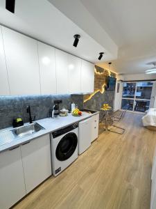 Modern Luxury Studio I Pool & Beach