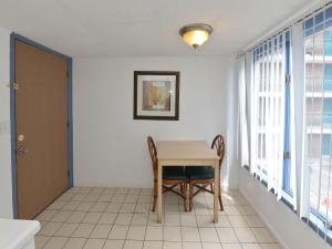 Three-Bedroom Apartment room in Shore Beach Houses - 52 - 402 Porter Avenue