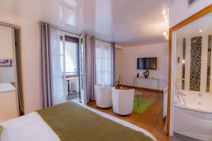 Hotels Hotel Relais Saint Jean Troyes : Suite Junior