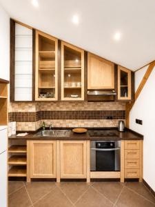 Apartament WHITE GLOVE katedra