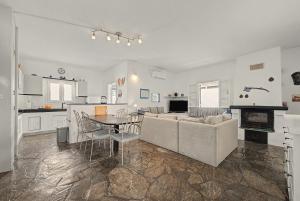 The Pepper Tree Villa Swimming