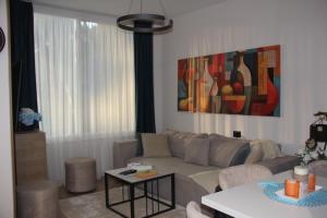 Sunny Shore Apartment Beach Walk by PikHost