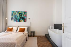 High-End Apartments with AC & Paid Parking by EasyBNB Premium