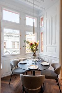 High-End Apartments with AC & Paid Parking by EasyBNB Premium