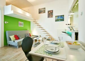 Studio Apartment Green Wall