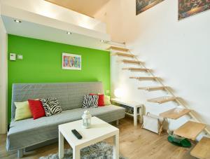 Studio Apartment Green Wall