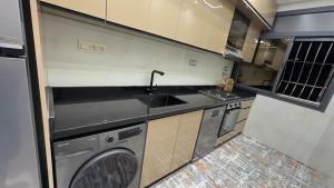 Lexus Apartment Modern and Comfortable Stay