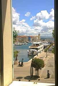 Accostage Vieux-Port - Appartements & Parking
