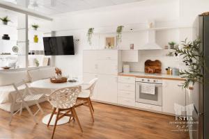 Estia Premium Apartments - 80 Squaremeter Cozy Loft City Center