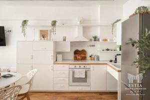 Estia Premium Apartments - 80 Squaremeter Cozy Loft City Center