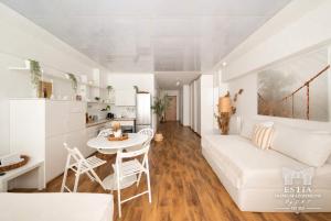 Estia Premium Apartments - 80 Squaremeter Cozy Loft City Center