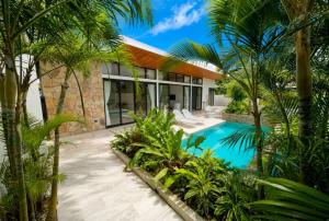 Tropical Cozy Villa with Outdoor Bath