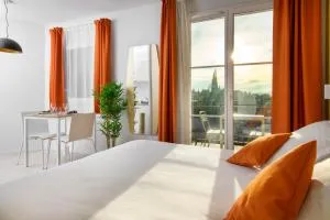 Adonis Mougins - 穆然