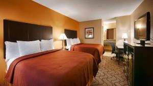 Queen Room with Two Queen Beds - Non-Smoking room in Best Western Lake Conroe