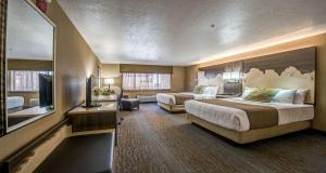 Queen Room with Two Queen Beds with Roll-In Shower - Disability Access room in Best Western Plus Canyonlands Inn