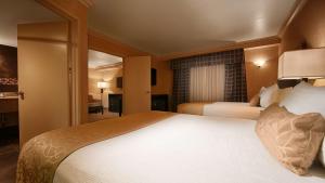  Family Suite - Courtyard View room in Hotel d'Lins Ontario Airport