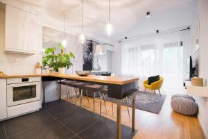 Hella Apartment 