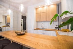 Hella Apartment 