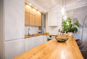 Hella Apartment 
