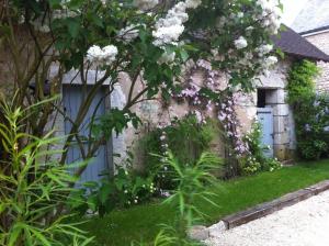 B&B / Chambres d'hotes Chez Poune : Chambre Familiale avec Salle de Bains Privative
