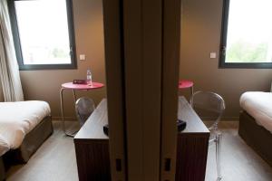 Standard Family Suite room in ibis Styles Rennes St. Gregoire