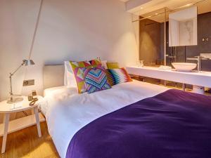 Standard Queen Room room in Hotel Anker Luzern