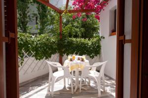 Marisa Rooms Paros Greece