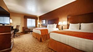 Queen Room with Two Queen Beds room in Best Western San Dimas Hotel & Suites