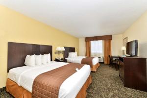 Hearing Impaired 2 Queen Bed with Bathtub - Non-Smoking room in Best Western Elyria