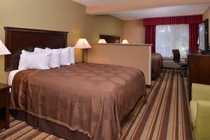 King Suite with Queen Bed room in Best Western Wilsonville Inn & Suites