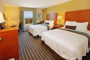 Queen Room with Two Queen Beds and Roll-In Shower - Disability Access/Non-Smoking room in Best Western Plus Seawall Inn & Suites by the Beach